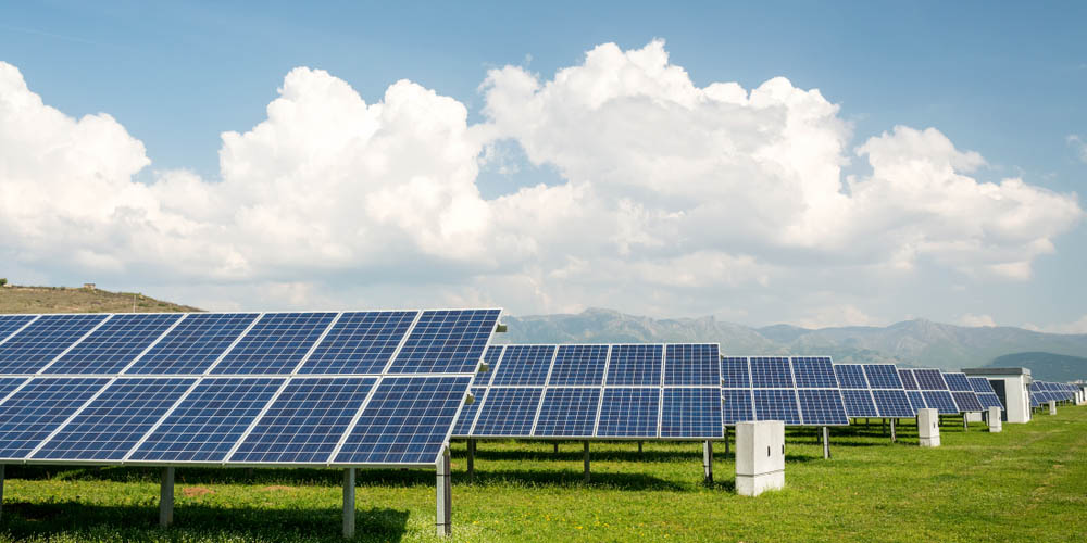 Champ-solaire-exploitez-vos-terrains-inutilisés-générez-des-revenus