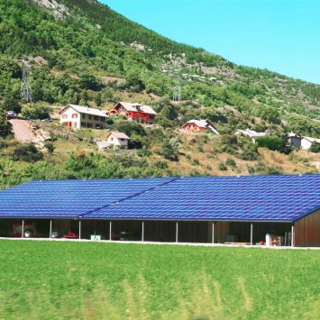 hangar-photovoltaïque-solution-ideale-pour-exploitants-agricoles