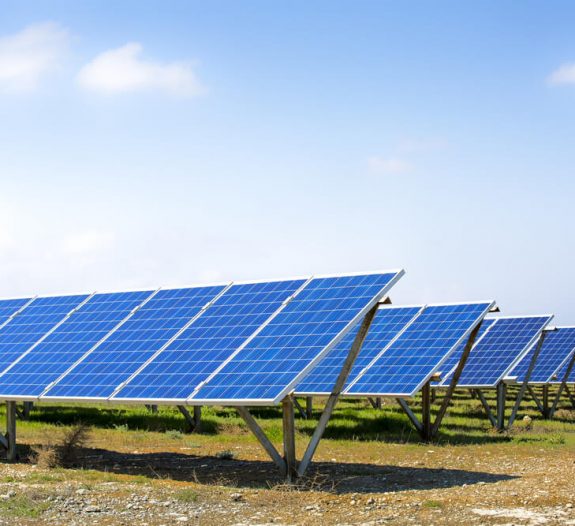 installation-panneau-solaire sur-un-terrain-agricole-colibri-solar