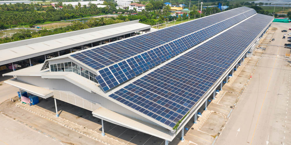 Bâtiment-photovoltaïque-clé-en-main-Tous-types-hangars-peuvent-accueillir-panneaux-solaires