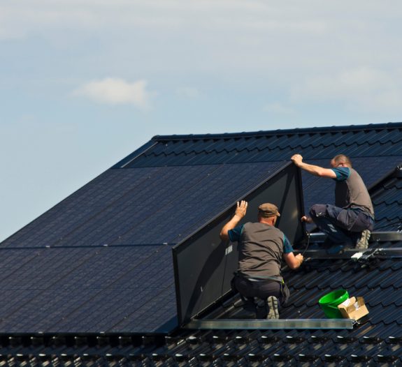 Comment refaire sa toiture gratuitement panneau solaire?