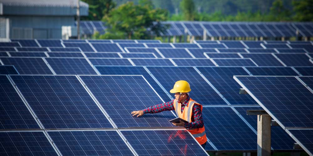 Installation de centrales solaires quels sont les avantages pour une collectivité