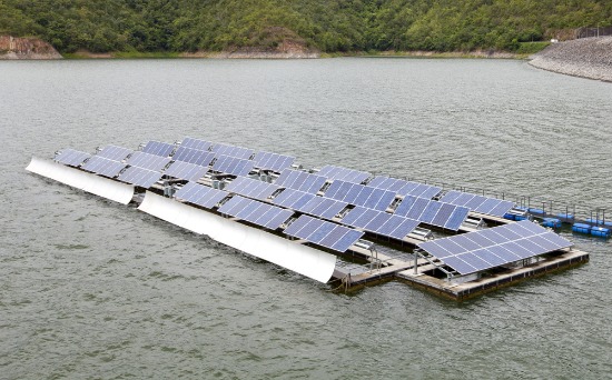 panneaux solaires flottants