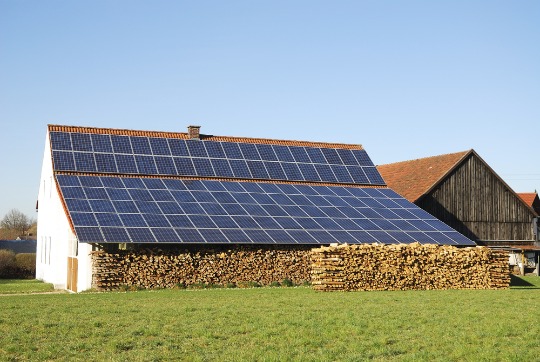 Construire une ferme solaire pour rentabiliser un terrain