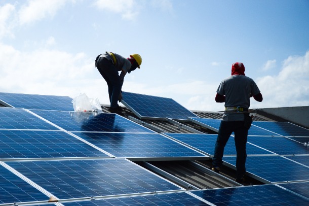 installer une centrale solaire sur une toiture monopente