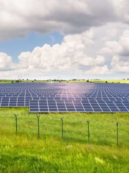 Fonctionnement d’une centrale énergétique alimentée par l’énergie solaire située au sol