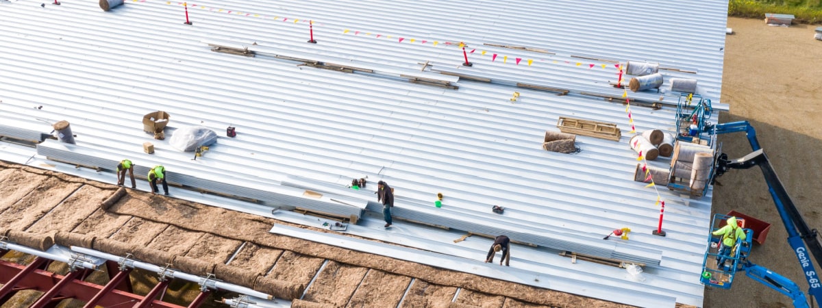 Les étapes pour la rénovation de toiture des bâtiments professionnels